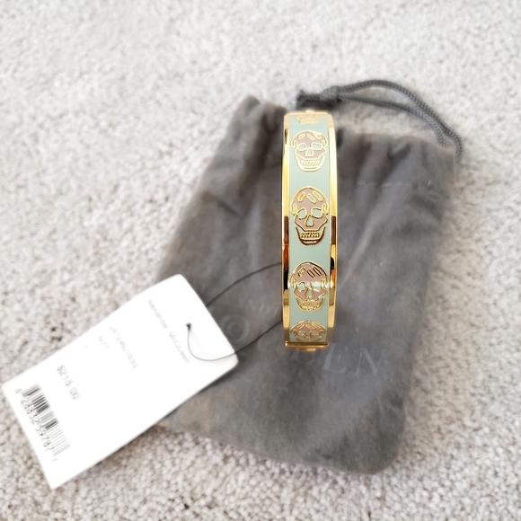 Alexander McQueen Enamel Skull Bangle in Mint Green - Gold - Picture 4 of 5